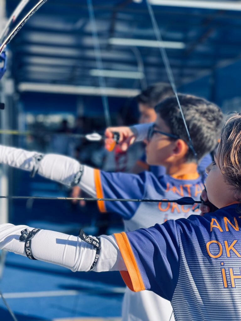 yaz okulu okçuluk sporcu yarışma koordinasyon konsantrasyon